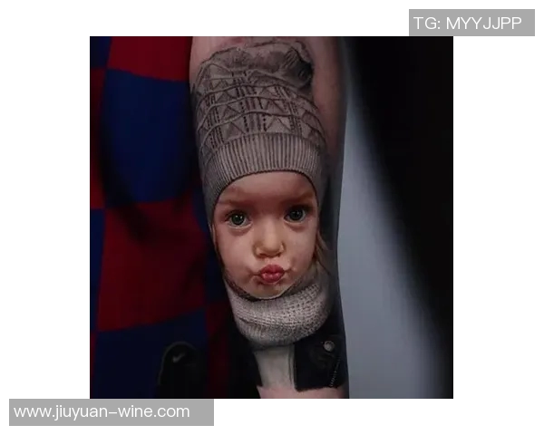 大腿纹身展现个性魅力足球明星男士的时尚选择与风格解析